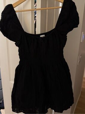Aritzia Black Puff-Sleeve Smocked Tunic Top